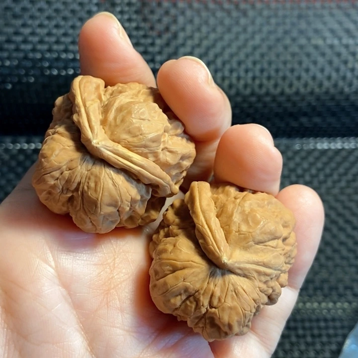 文玩核桃吊坠蛤蟆头的异形