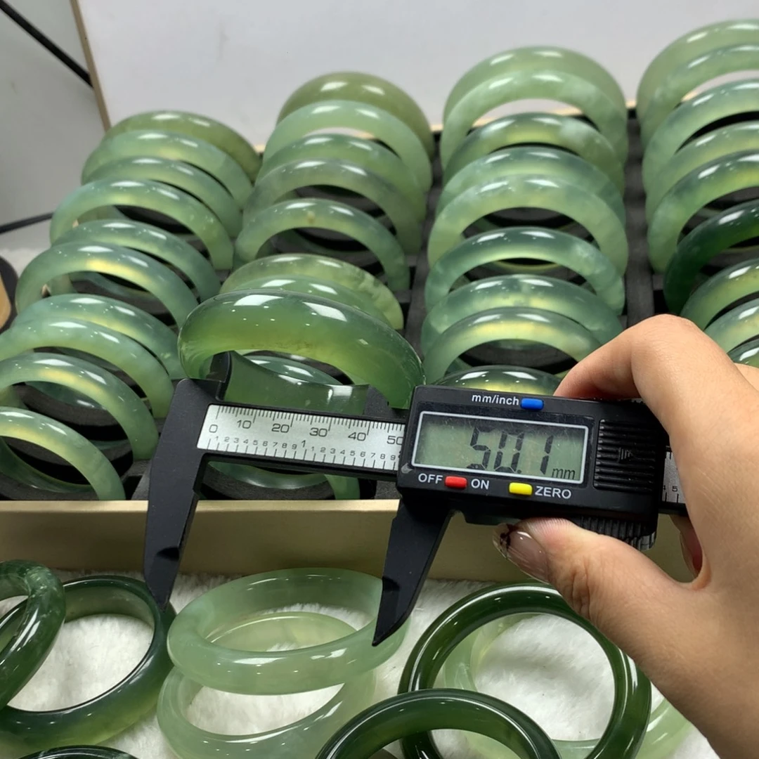 蛇纹石玉未镶嵌手镯267