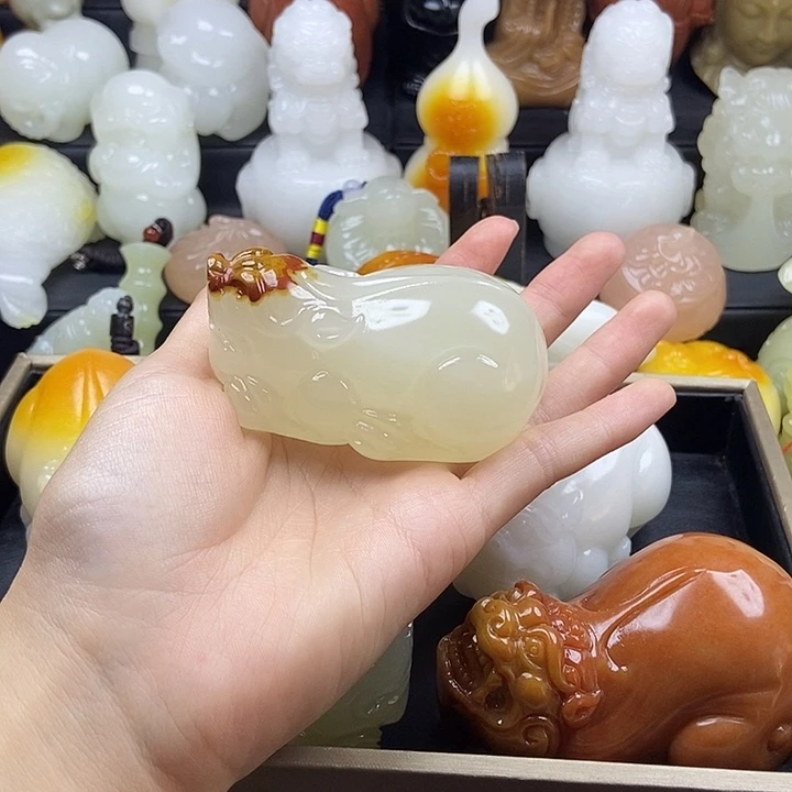 无花朵黑**鞋原石雕刻把件