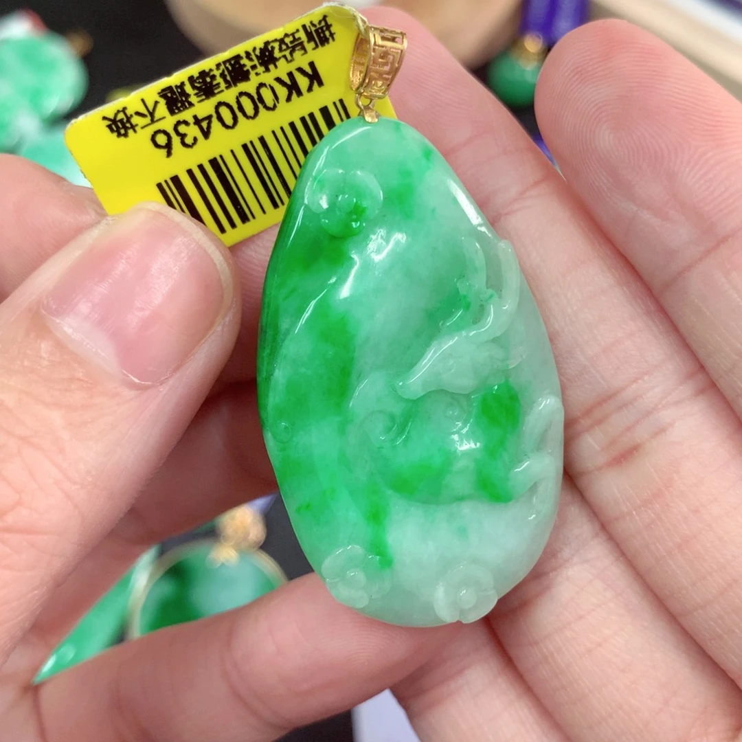 颈饰18K金镶嵌翡翠