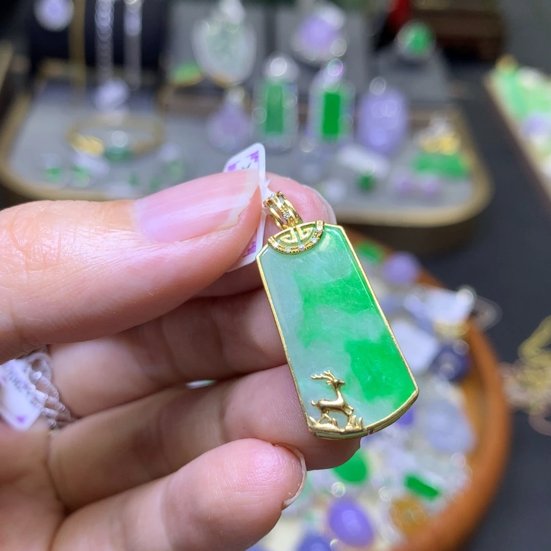 翡翠18K金镶嵌颈饰翡翠玉石吊坠