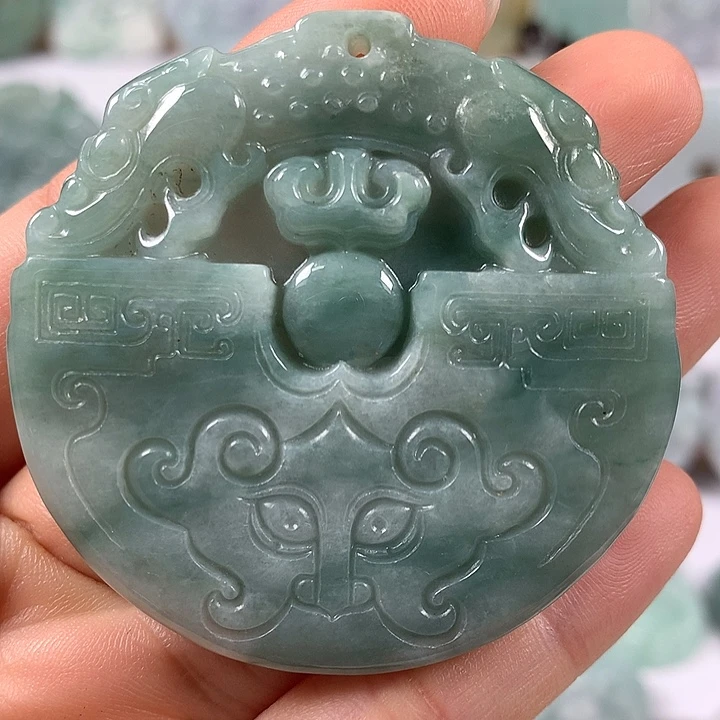 翡翠未镶嵌颈饰饕餮福利