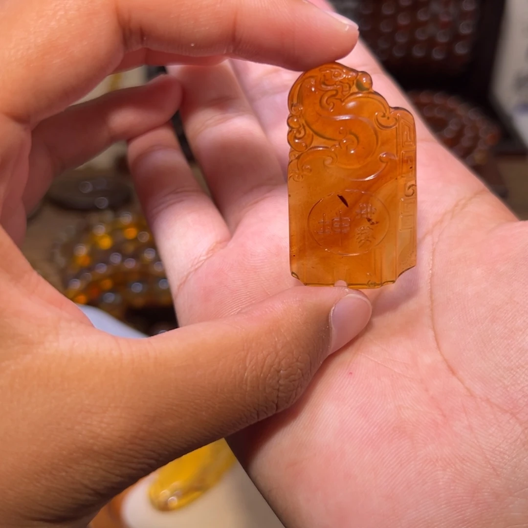 琥珀未镶嵌颈饰吊坠