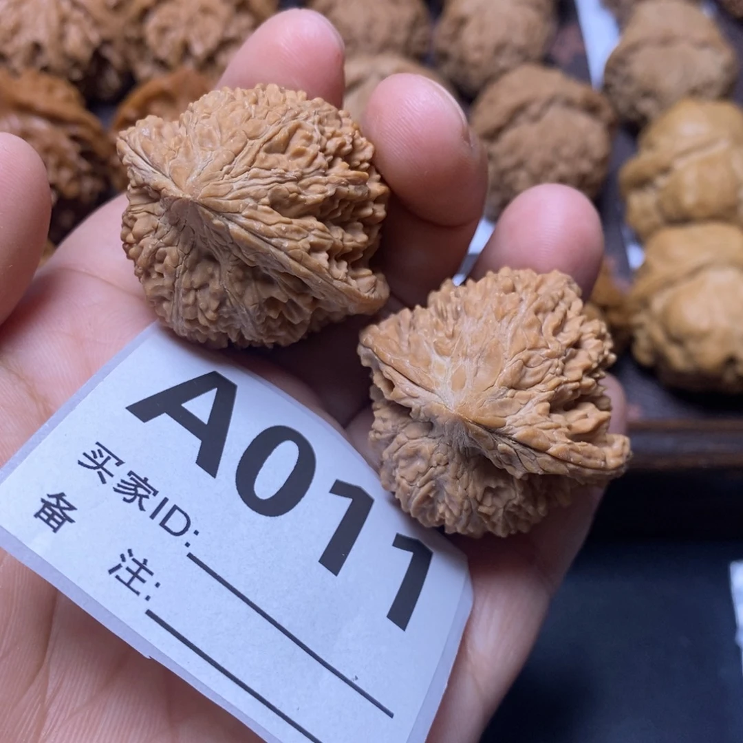 文玩核桃把件30尺满天星