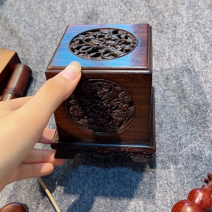 交趾黄檀（大红酸枝）盘香盒