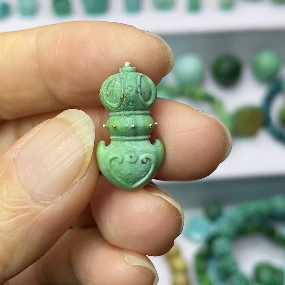 绿松石配饰未镶嵌