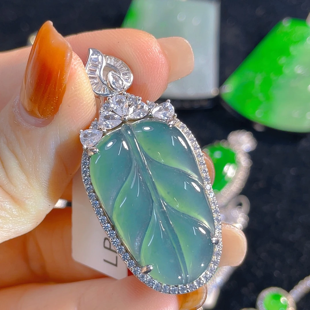 翡翠银S925镶嵌颈饰翡翠