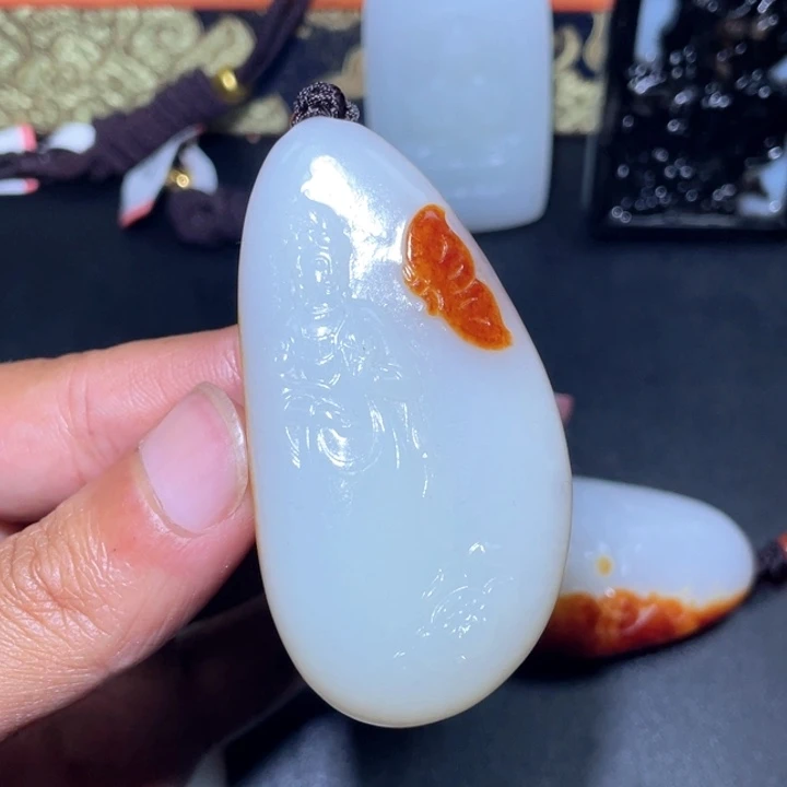 中***好和田玉未镶嵌颈饰