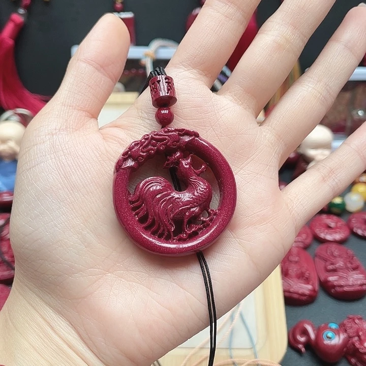 天然辰砂属鸡吊坠