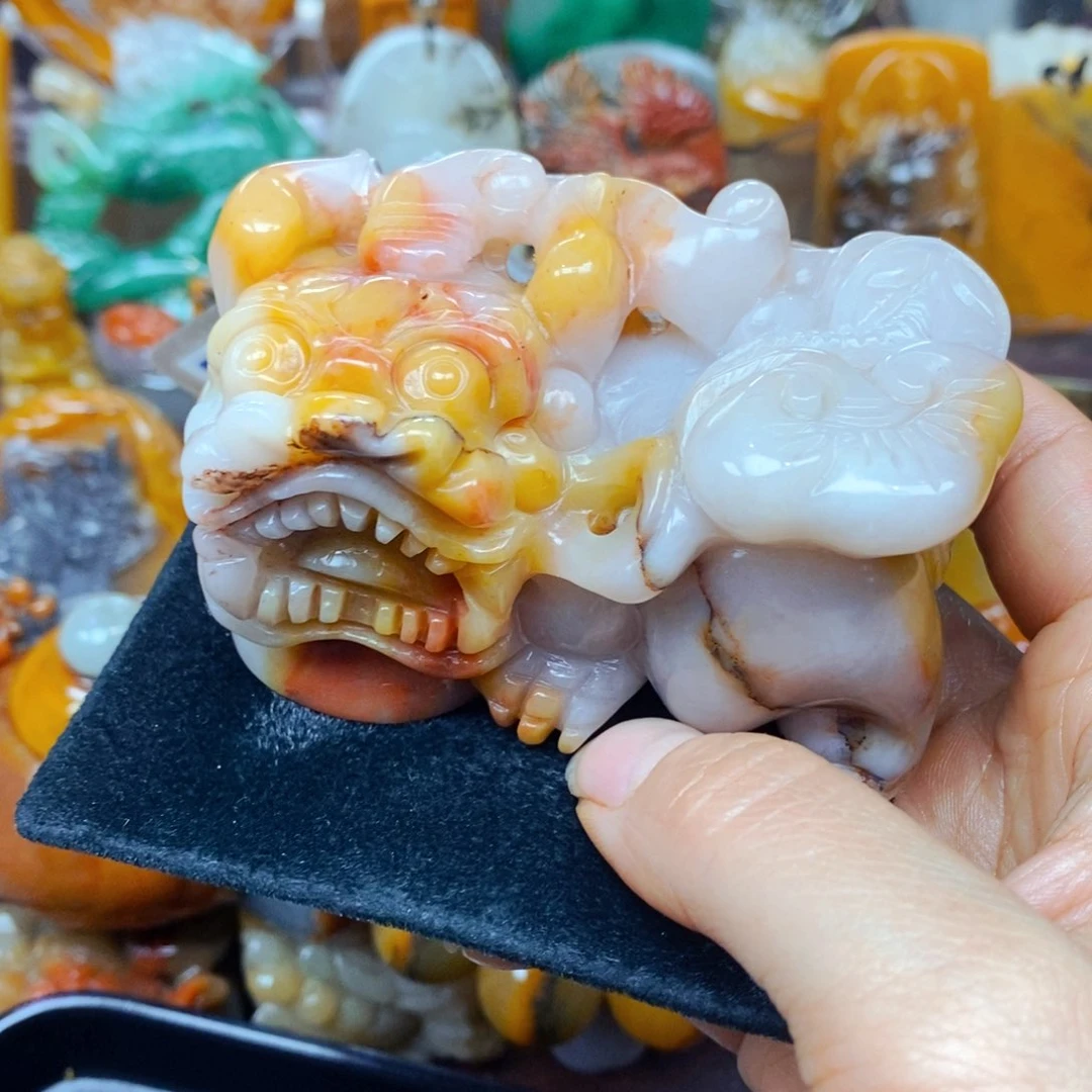 未镶嵌石英质玉（黄龙玉）颈饰