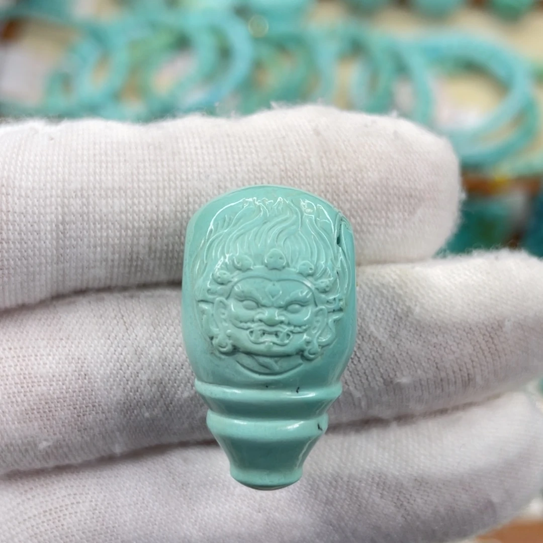 绿松石未镶嵌颈饰