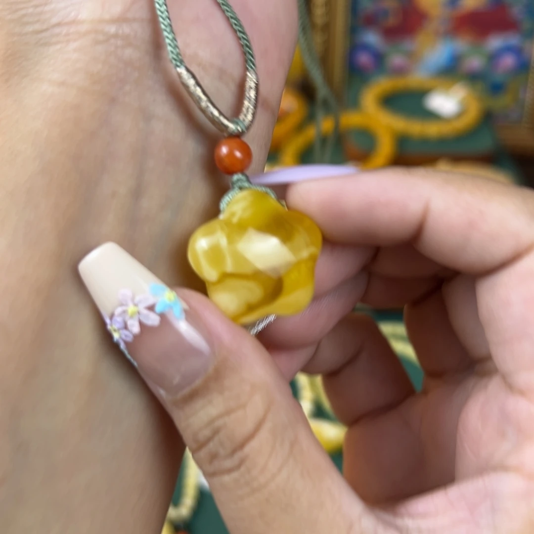 未镶嵌琥珀珠宝奇石