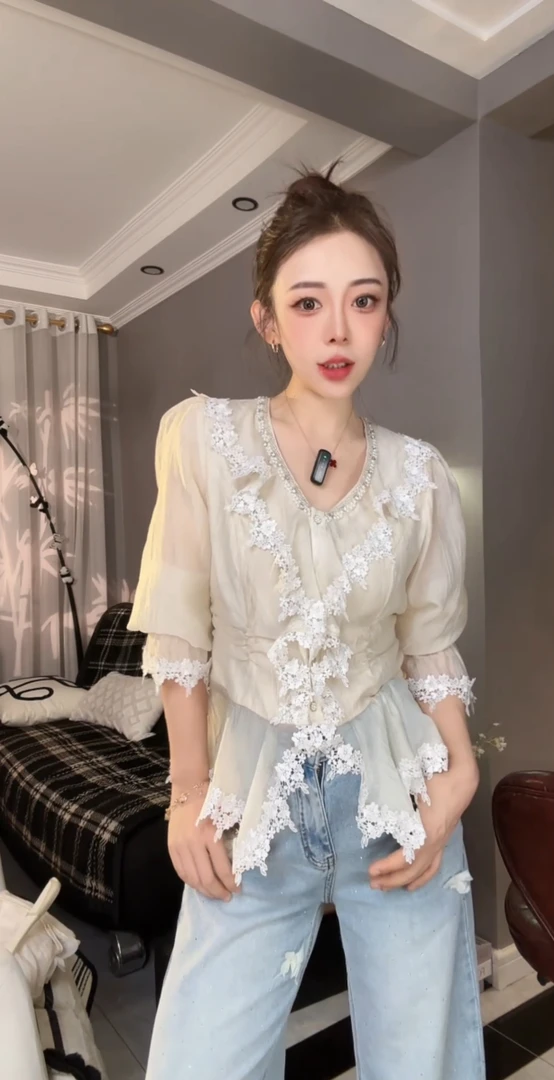 气质优雅复古宫廷风蕾丝拼接荷叶边衬衫女设计感小众长袖上衣