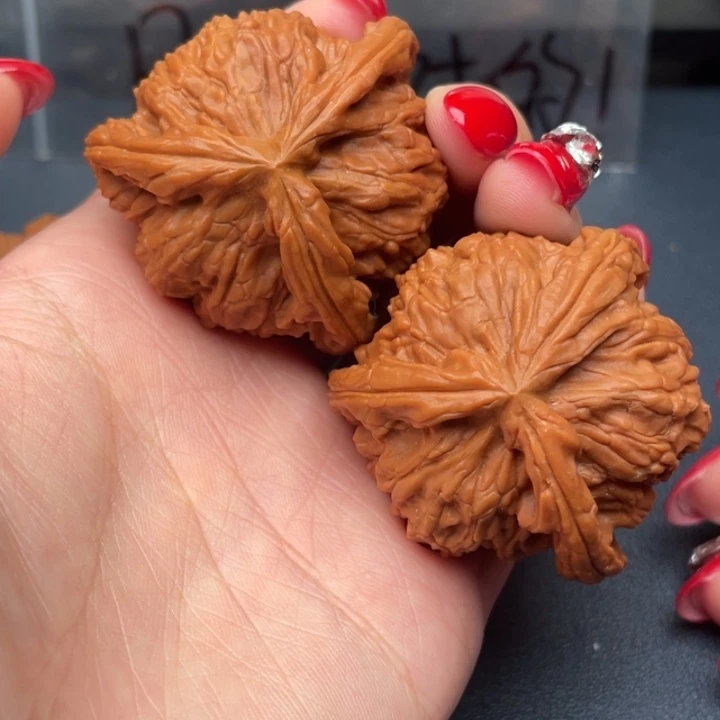 公****文玩核桃吊坠白狮子