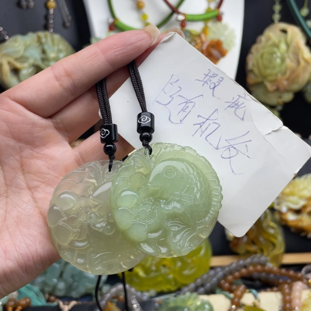 蛇纹石玉未镶嵌颈饰