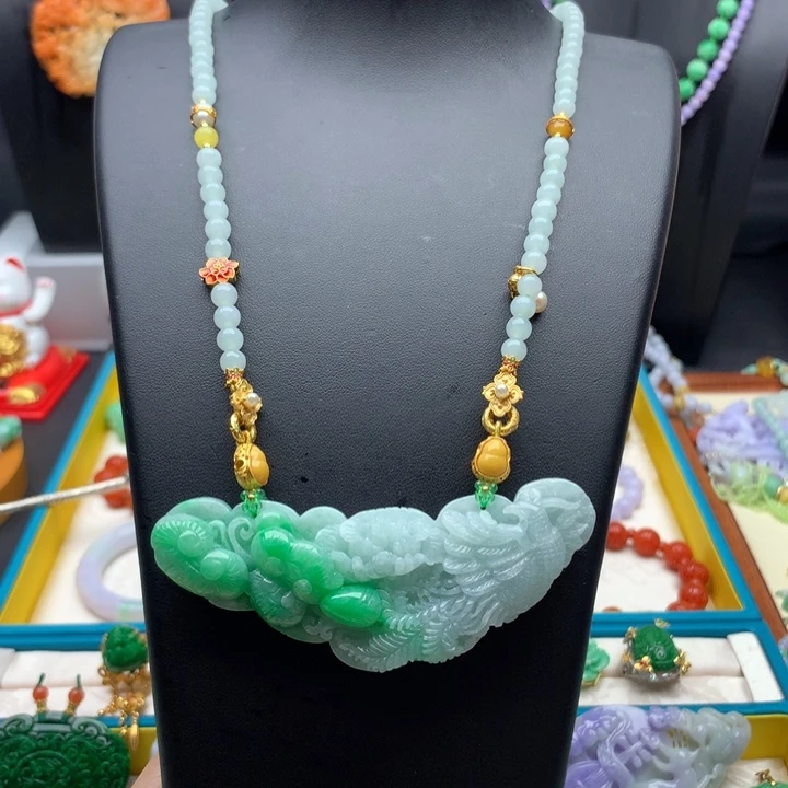 翡翠颈饰未镶嵌翡翠凤凰