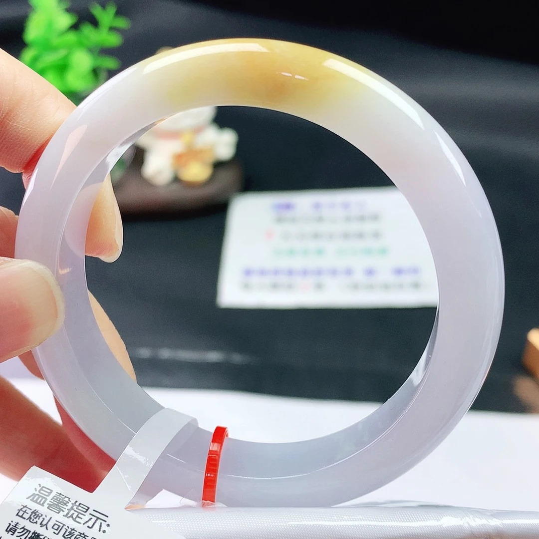翡翠手镯未镶嵌56圈