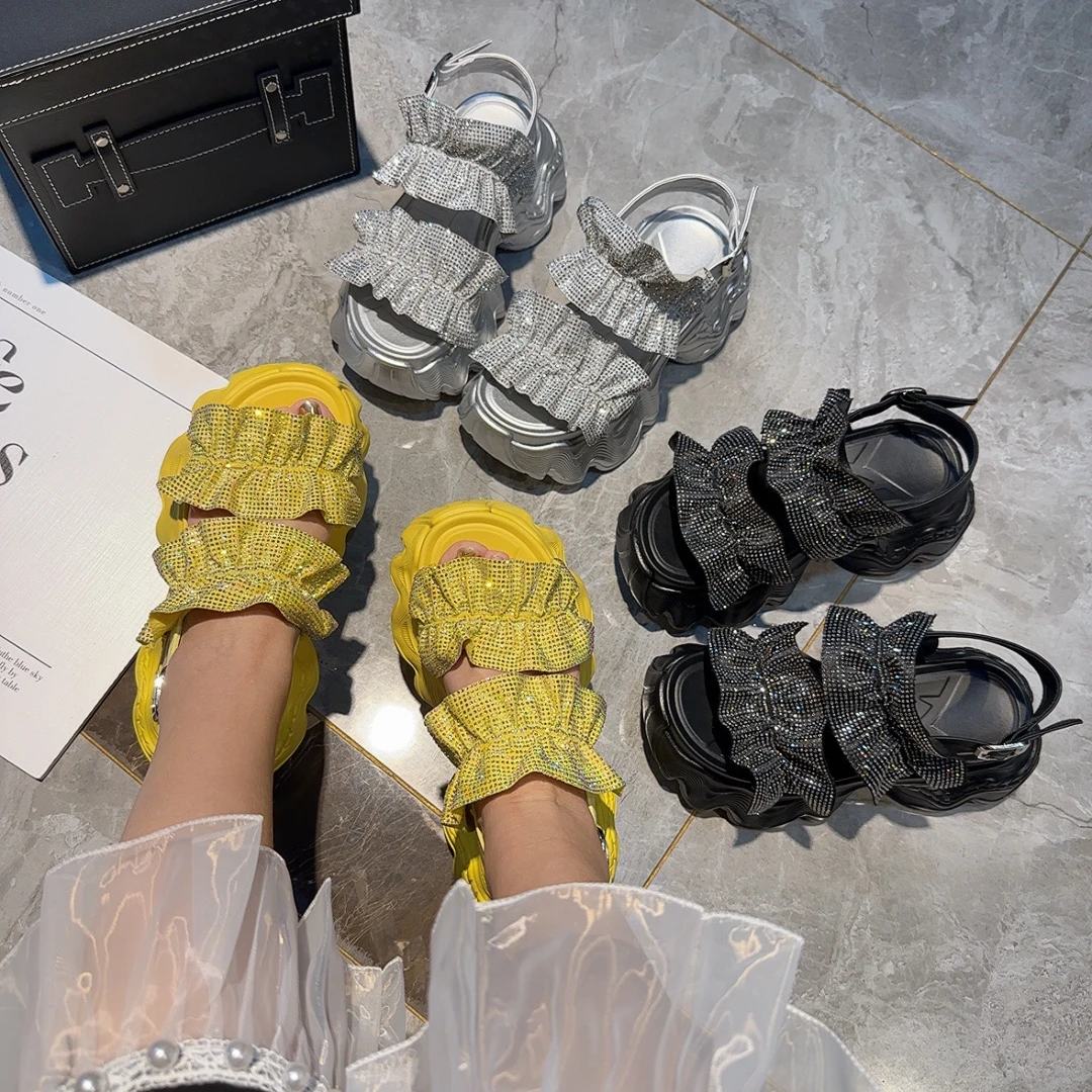 欧货重工满钻荷叶边厚底松糕一字凉鞋女潮韩版水钻漏趾休闲罗马鞋