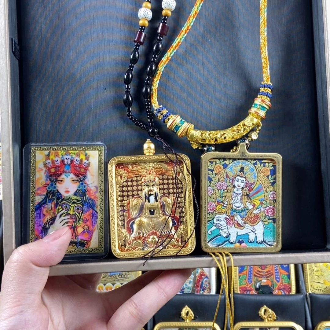 吊坠美丽的唐卡在这里结缘