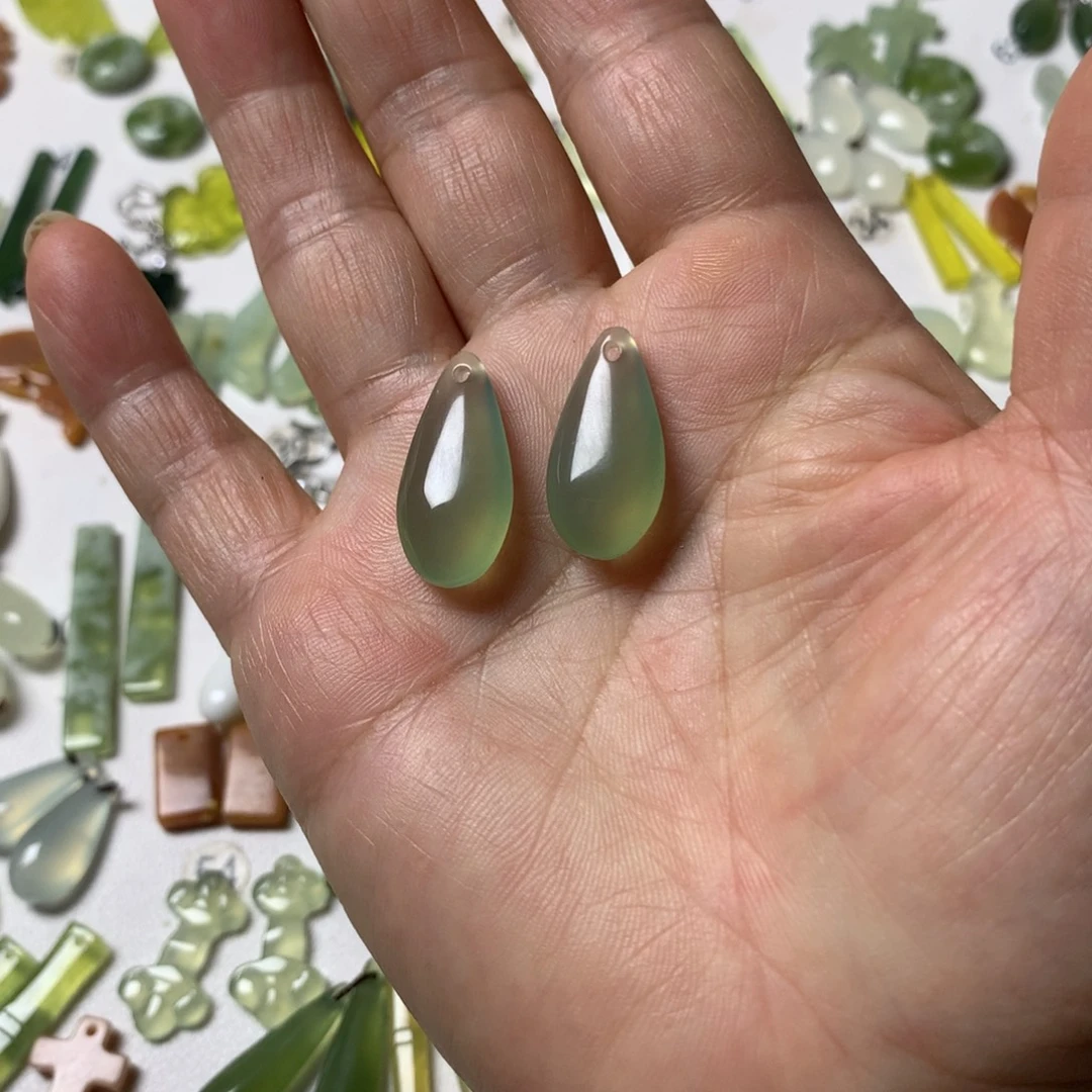 蛇纹石玉未镶嵌耳坠