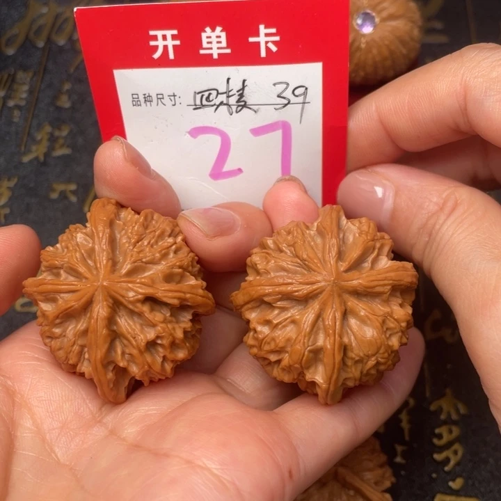 吊坠桃核文玩了吗