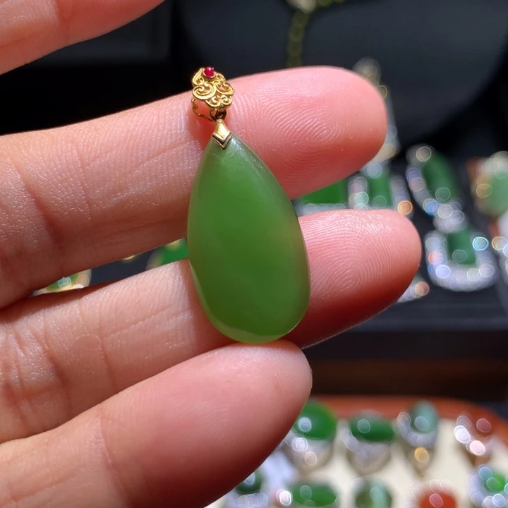 和田玉（碧玉）18K金镶嵌颈饰