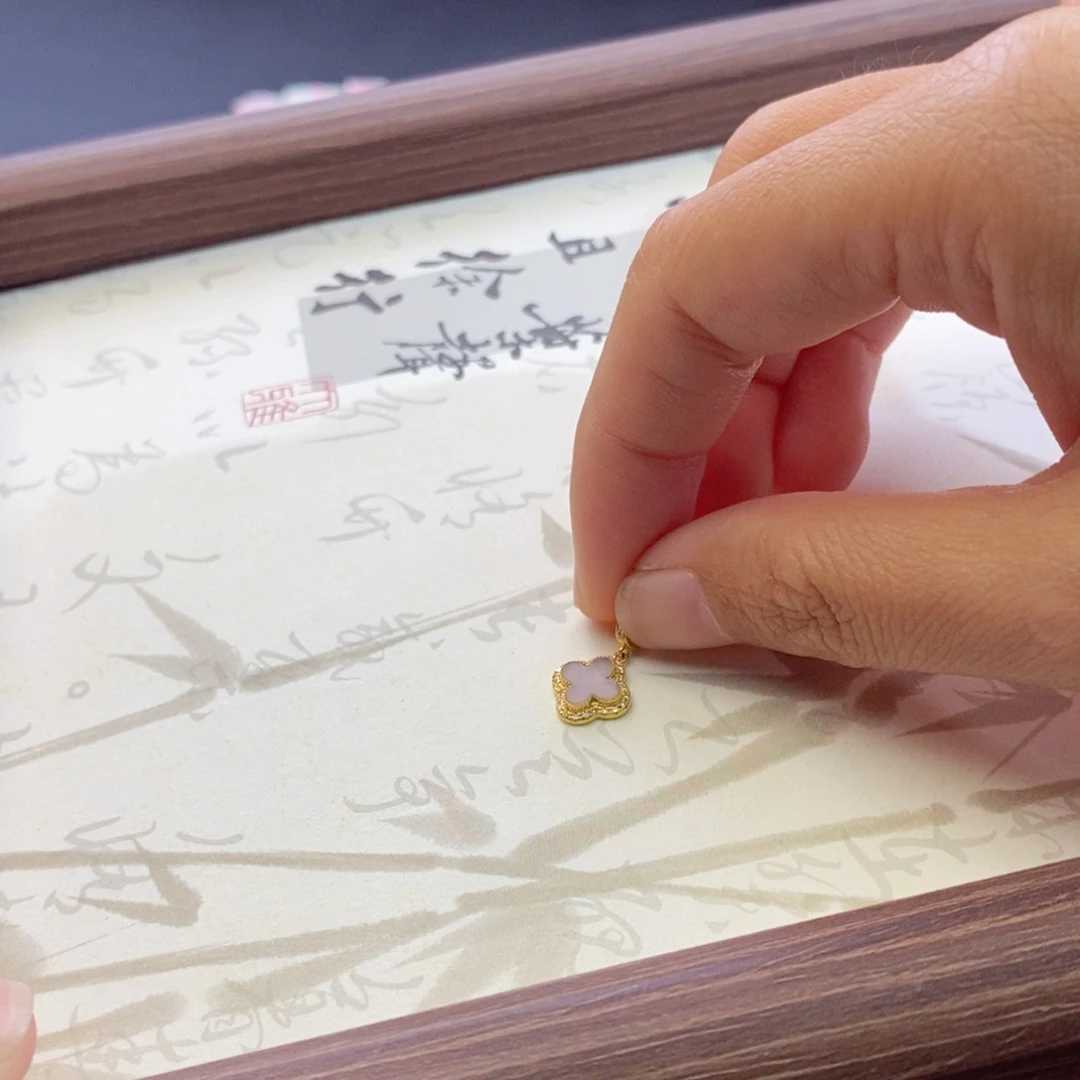 珩***珩颈饰18K金镶嵌翡翠