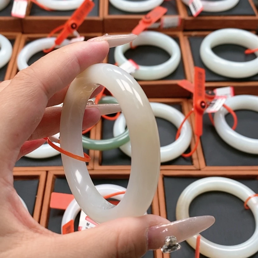 【闪购商品】未镶嵌手镯和田玉