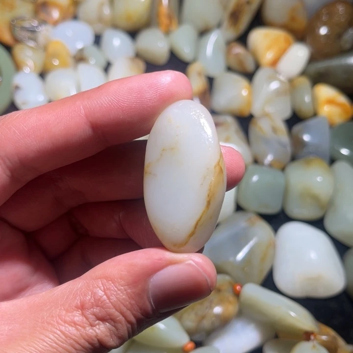 和田玉未镶嵌手串