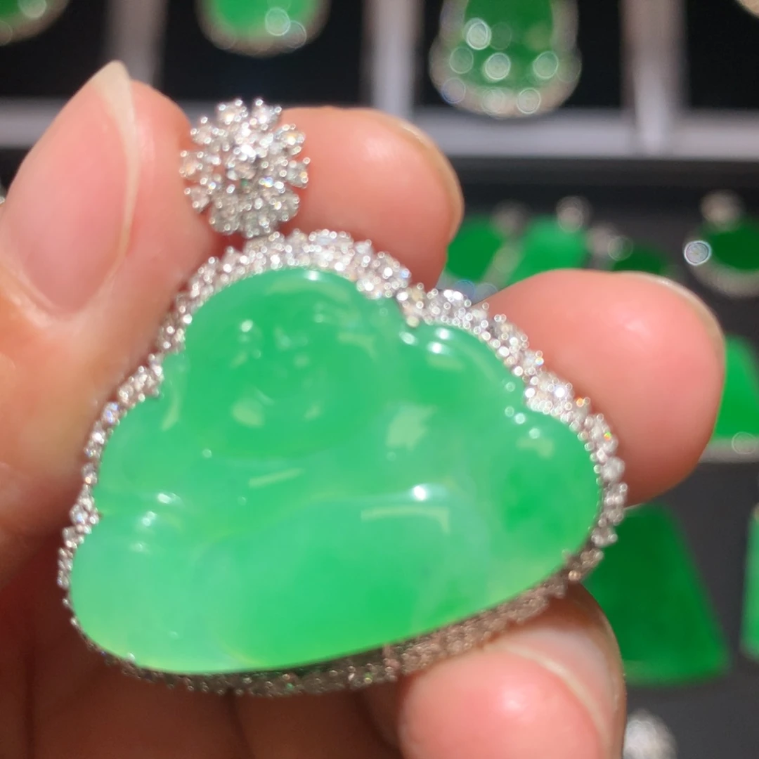 翡翠18K金镶嵌颈饰翡翠