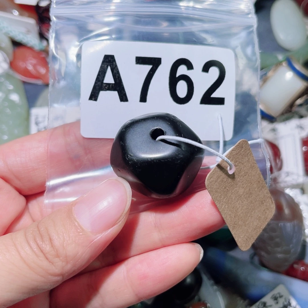 董***立玛瑙/玉髓颈饰合金