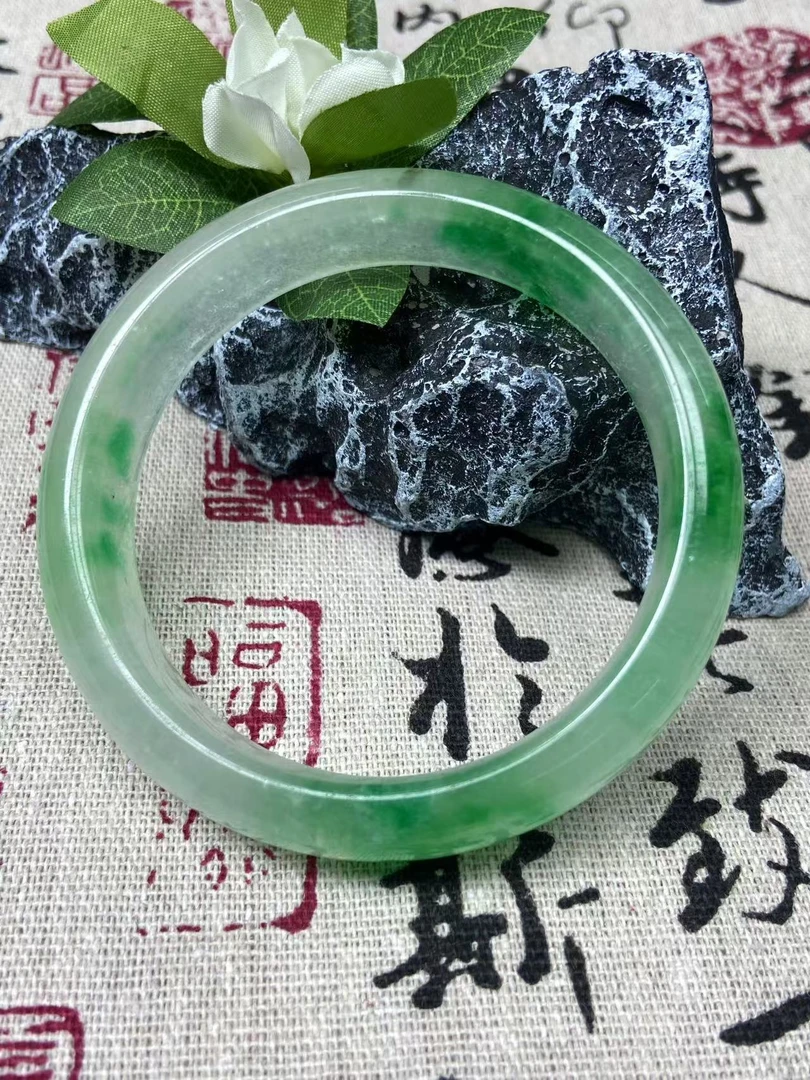 135 缅翡冰飘绿花正圈手镯  --多样性发其一 经典款气质时尚597