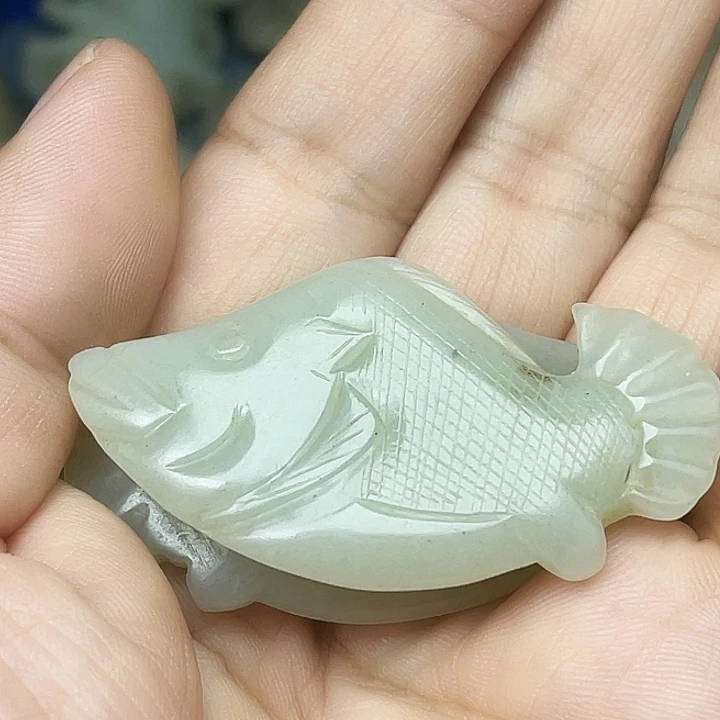 成***功和田玉（青白玉）未镶嵌颈饰