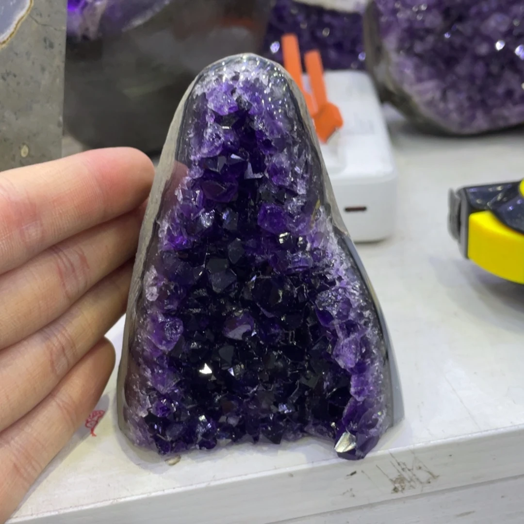 阿***莲水晶未镶嵌珠宝半成品