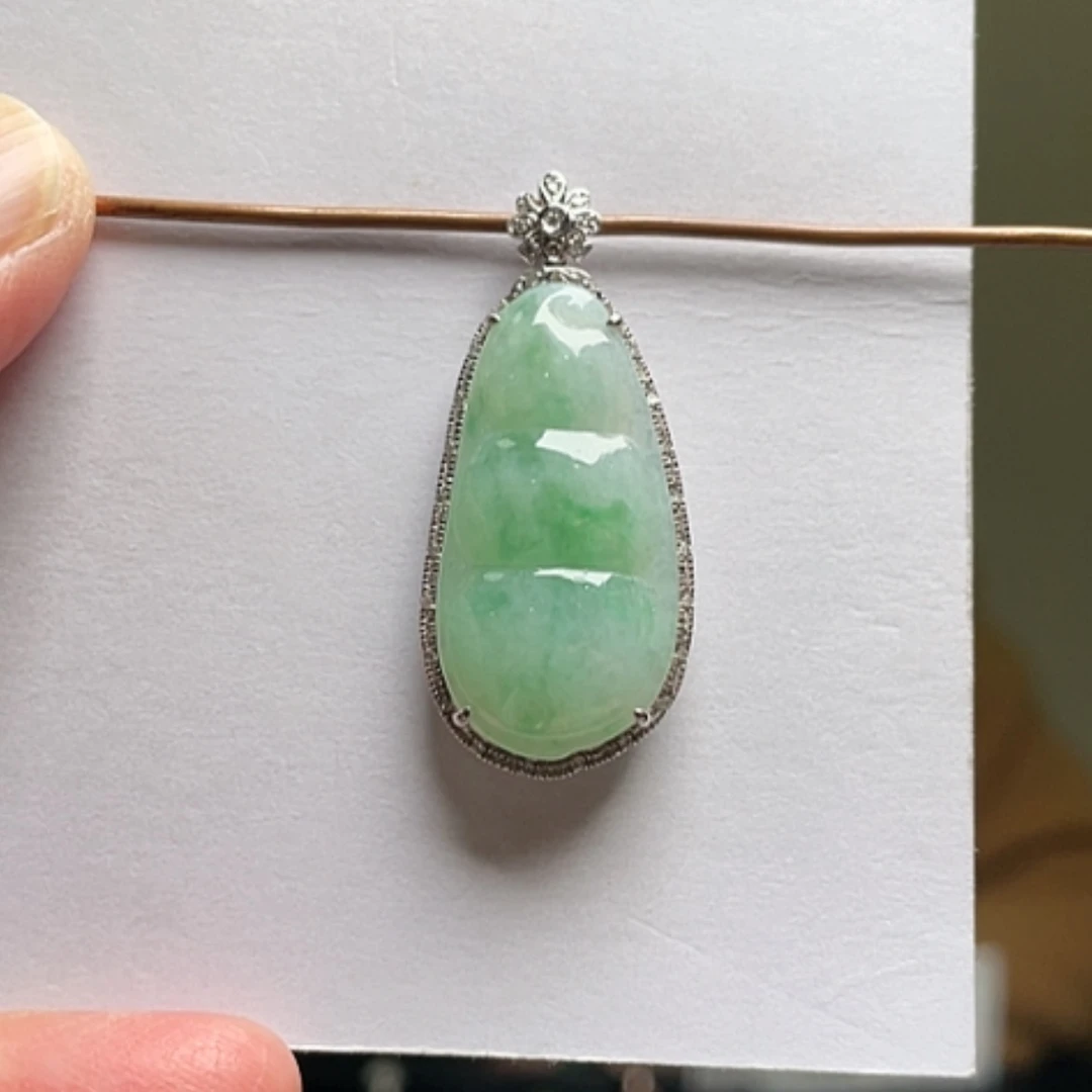 【闪购商品】吊坠(不含链)18K金镶嵌翡翠