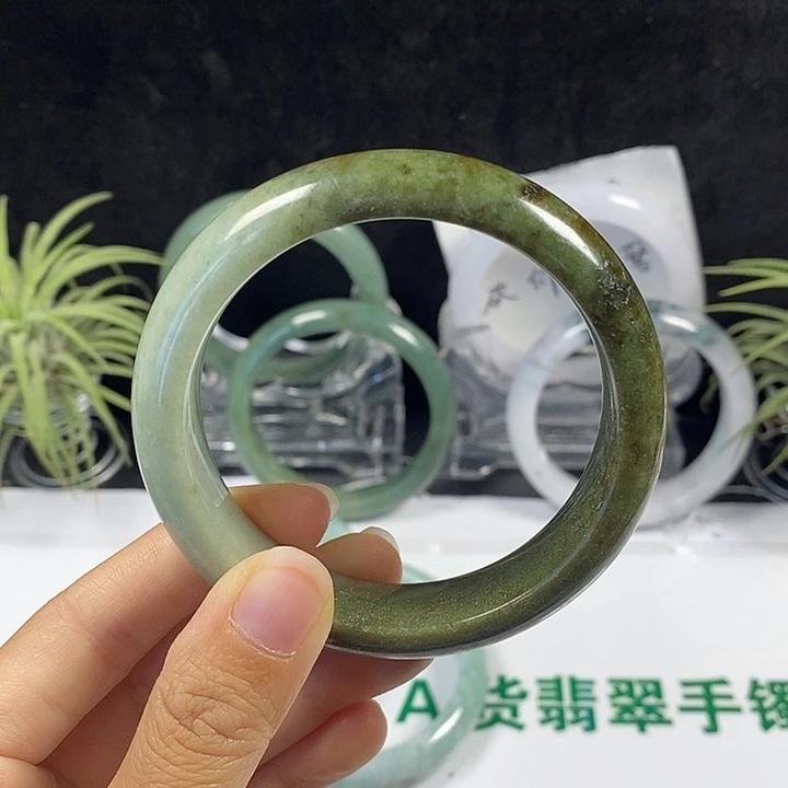 未镶嵌手镯翡翠82号。 59圈