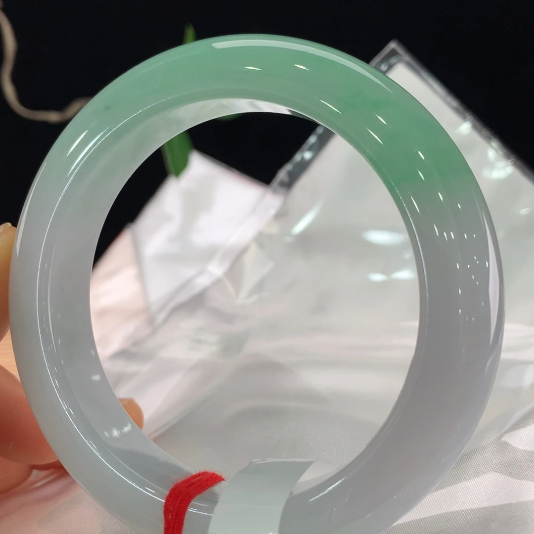 翡翠手镯未镶嵌111/0235