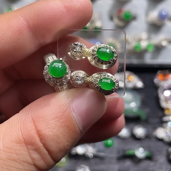 翡翠裸石正阳绿三件套