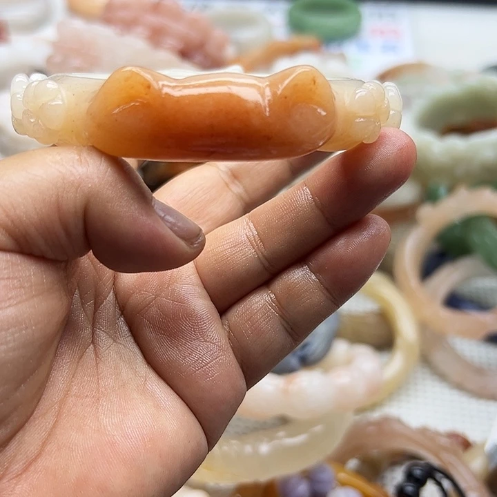 未镶嵌手镯石英岩玉?**凰
