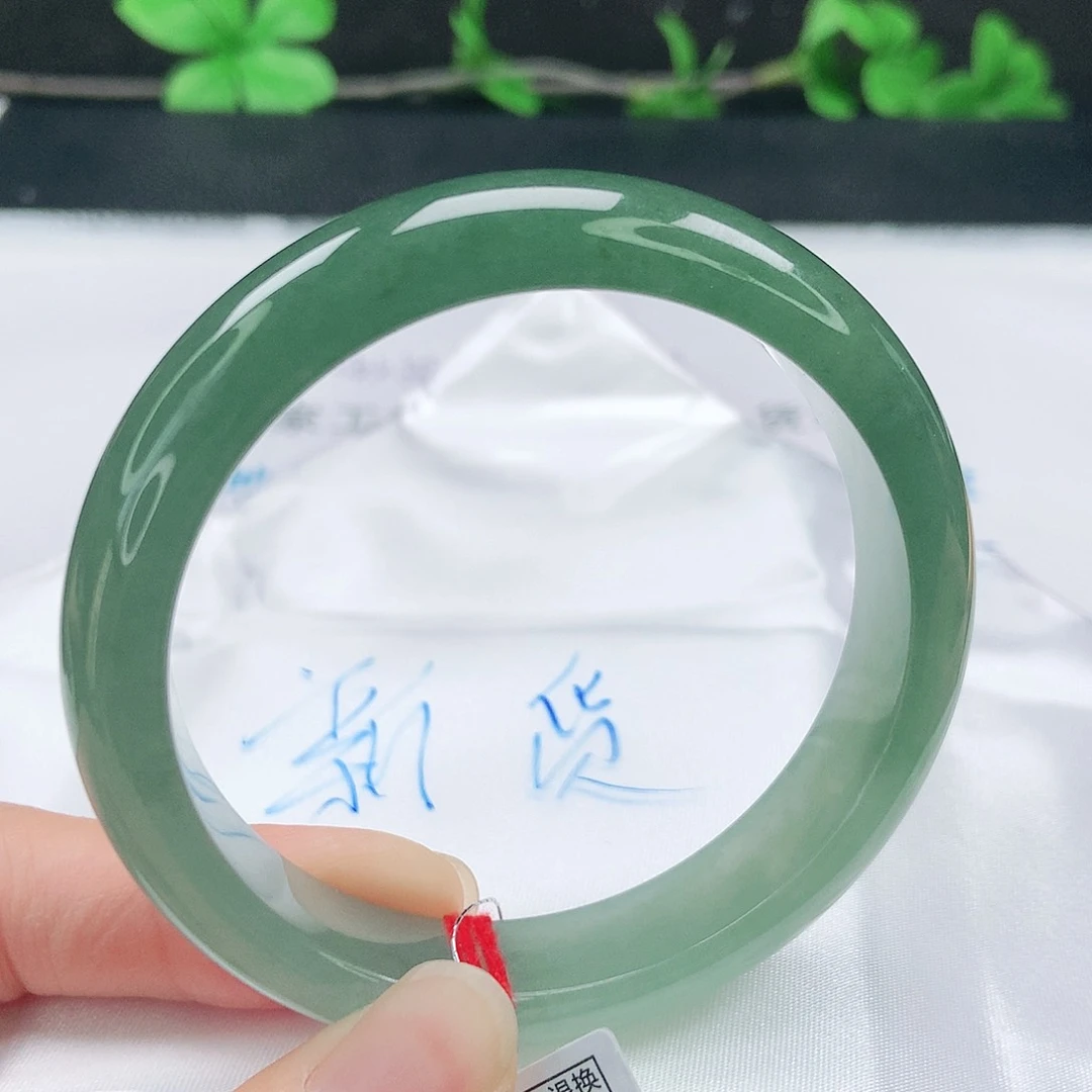 翡翠手镯未镶嵌57圈