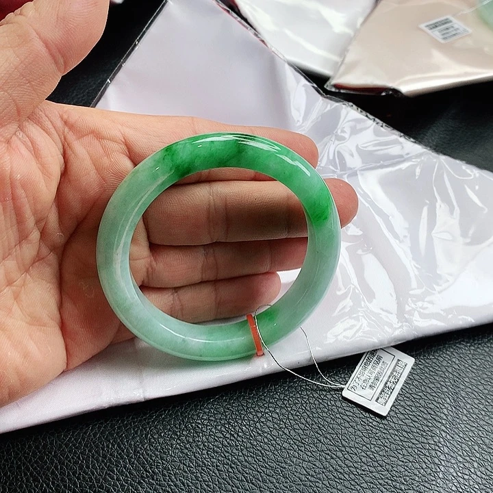 翡翠手镯未镶嵌招**猫天然翡翠手镯