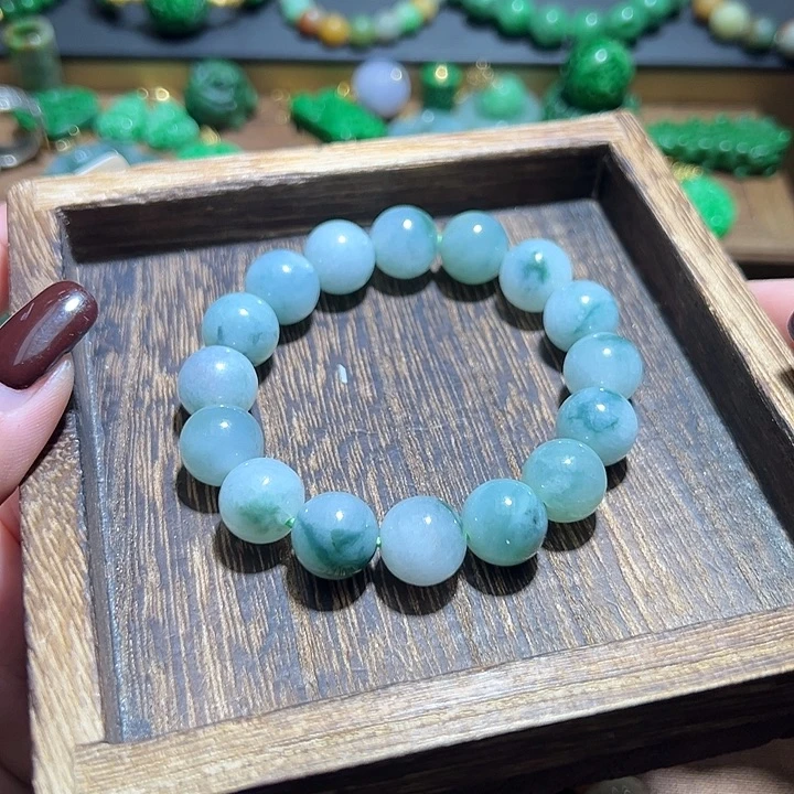 翡翠手串未镶嵌翡翠手串