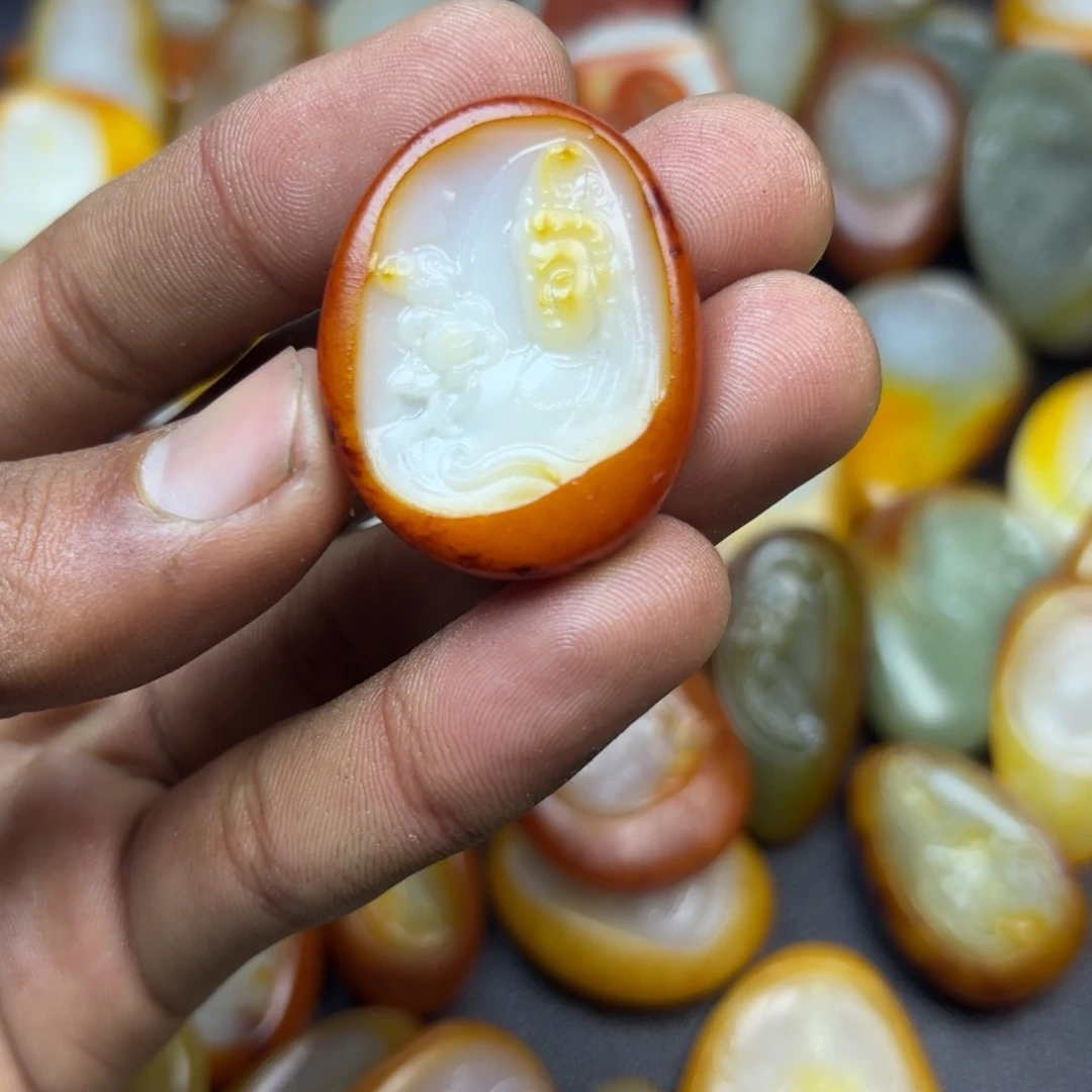 和田玉颈饰未镶嵌爱**哥