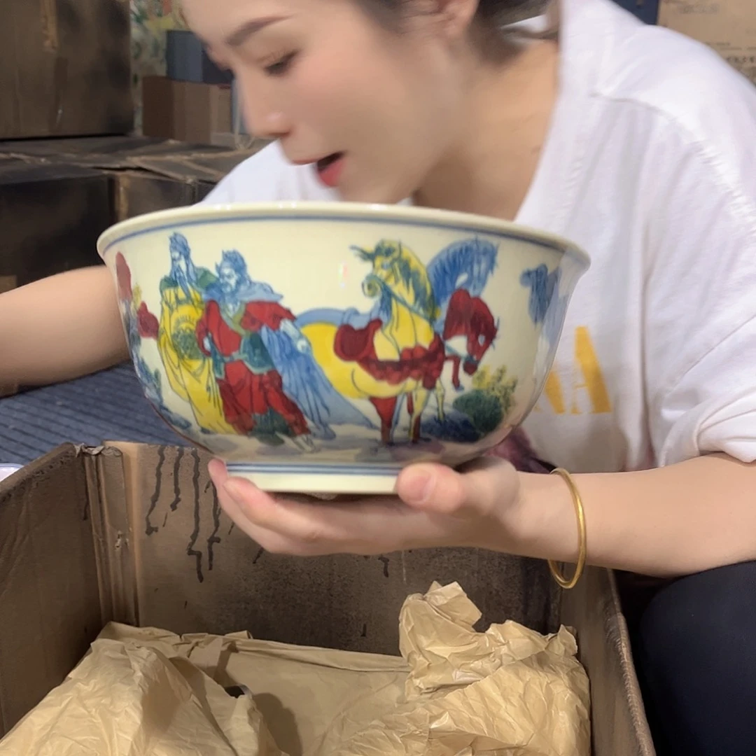 摆件////景德镇陶瓷器。黄。