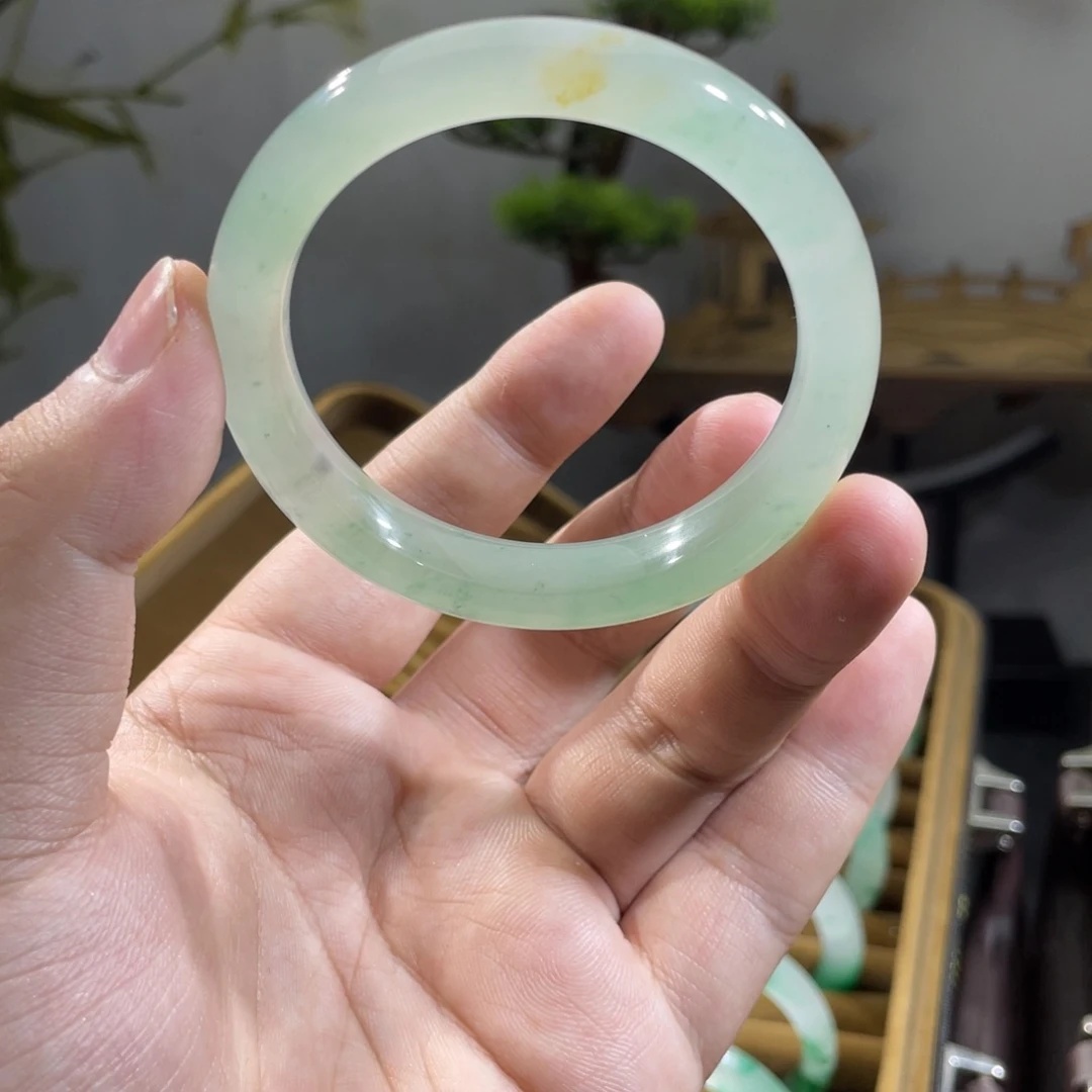 石英质玉（非洲翠）未镶嵌手镯
