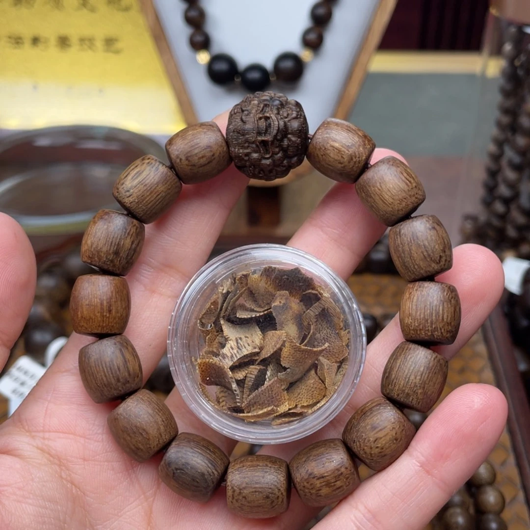沉香碎屑沉香越南富森红土