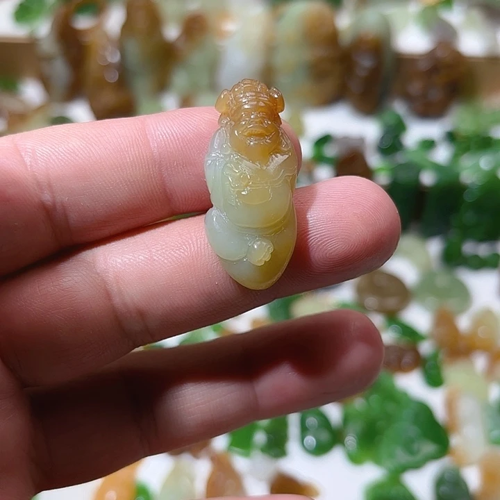 颈饰未镶嵌和田玉（糖玉）