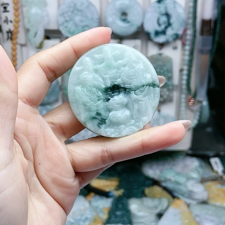 颈饰足铂镶嵌翡翠翡翠