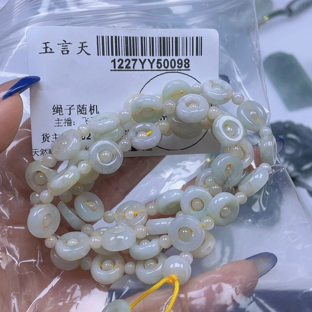 丶***、翡翠未镶嵌吊坠(不含链)