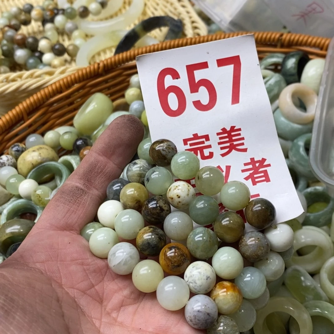 蛇纹石玉挂坠未镶嵌